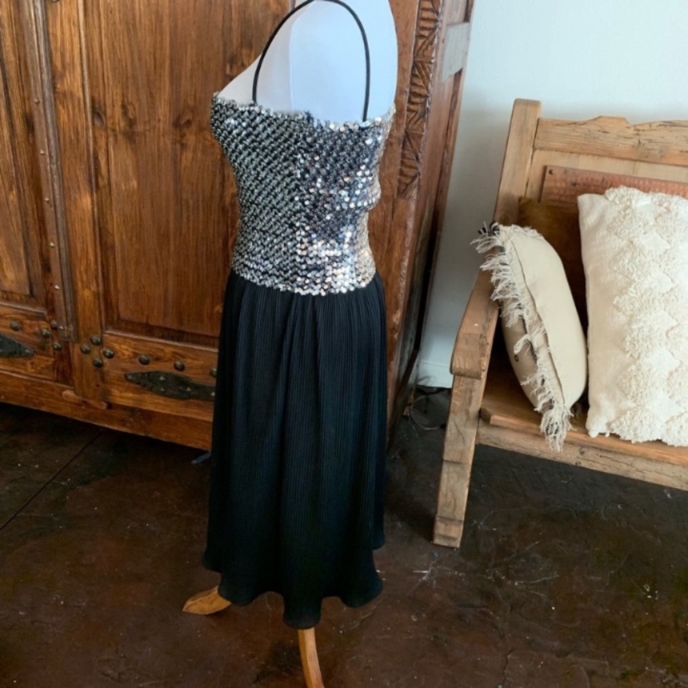 Vintage 80s sequin tube dress! Classic vintage 👀 - Picture 2 of 2
